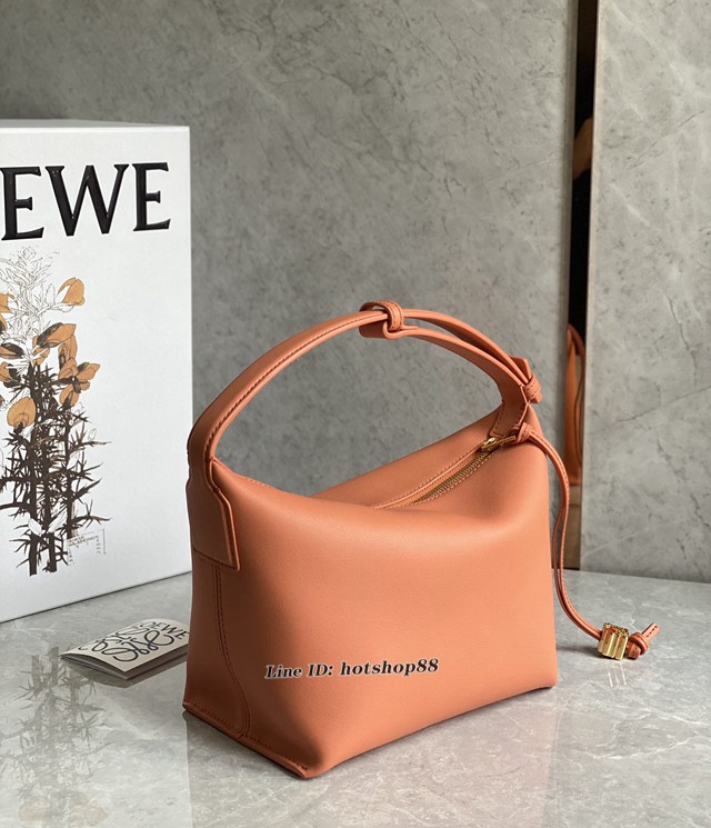 Loewe專櫃2022全新cubi全皮飯盒包 羅意威納帕牛皮便當包腋下包 型號10233 lyw1108